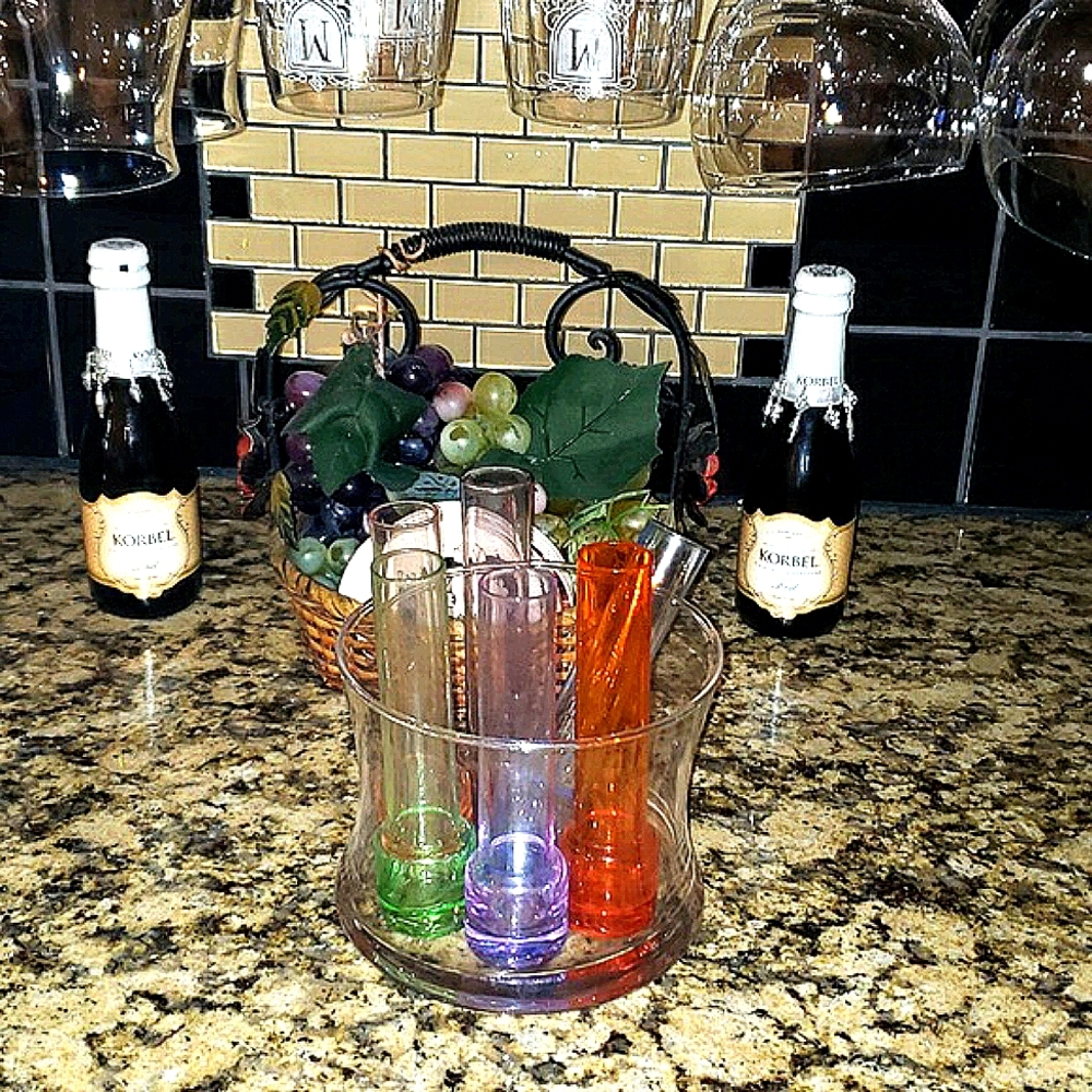 NEW 7 Piece Vodka Tequila Shots with Ice Bucket Bowl